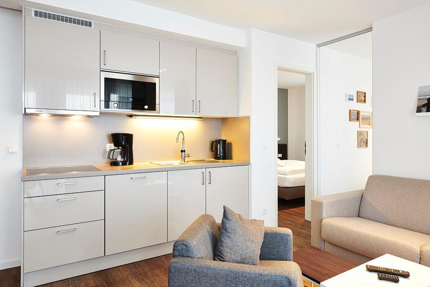 Deichhäuser Anna Küste Deichhäuser Anna Küste 3-23 Bensersiel - Küchenzeile mit Mikrowelle