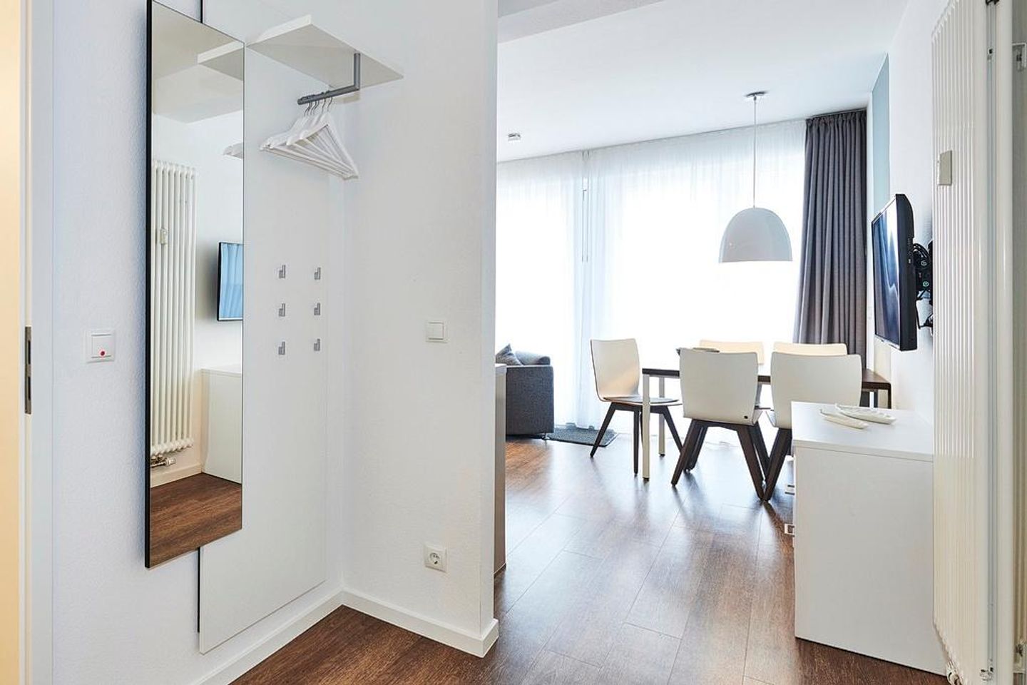 Deichhäuser Anna Küste Deichhäuser Anna Küste 3-23 Bensersiel - Flur mit Garderobe