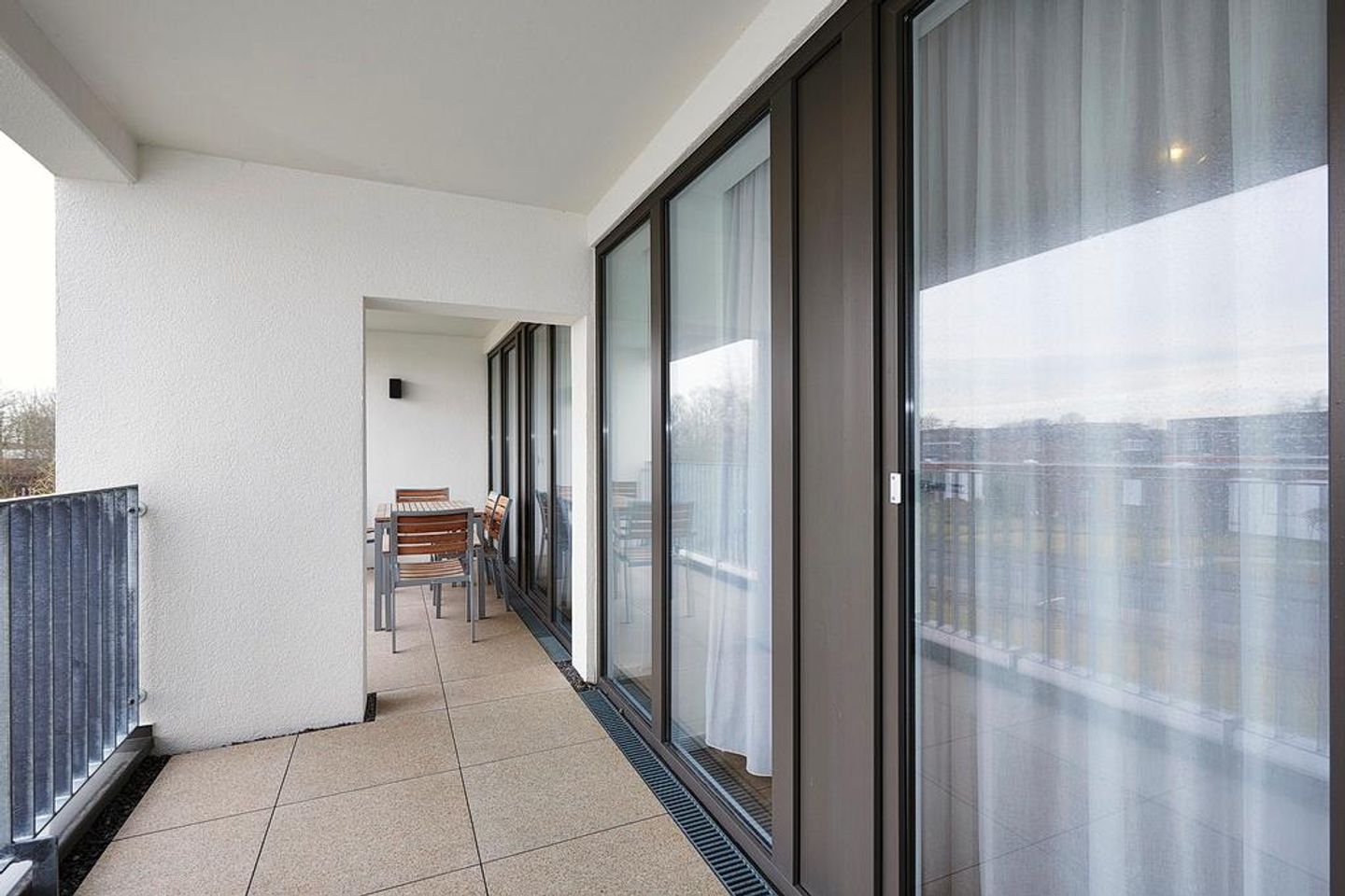 Deichhäuser Anna Küste Deichhäuser Anna Küste 3-23 Bensersiel - Balkon mit Gartenmöbeln