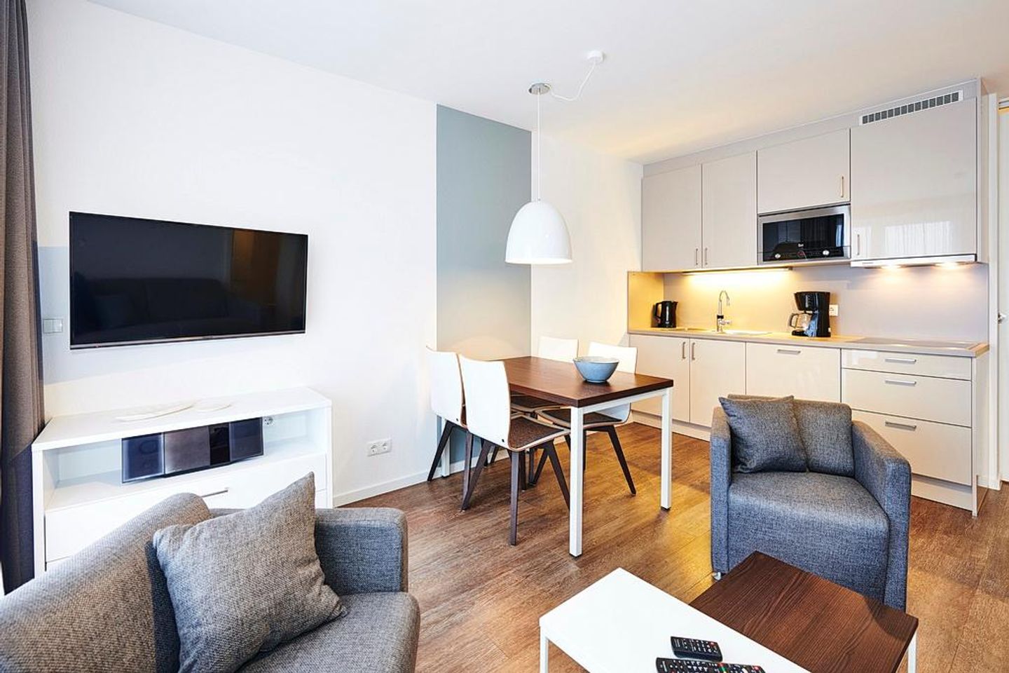 Deichhäuser Anna Küste Deichhäuser Anna Küste 3-31 Bensersiel - Wohn-Essbereich mit Küchenzeile