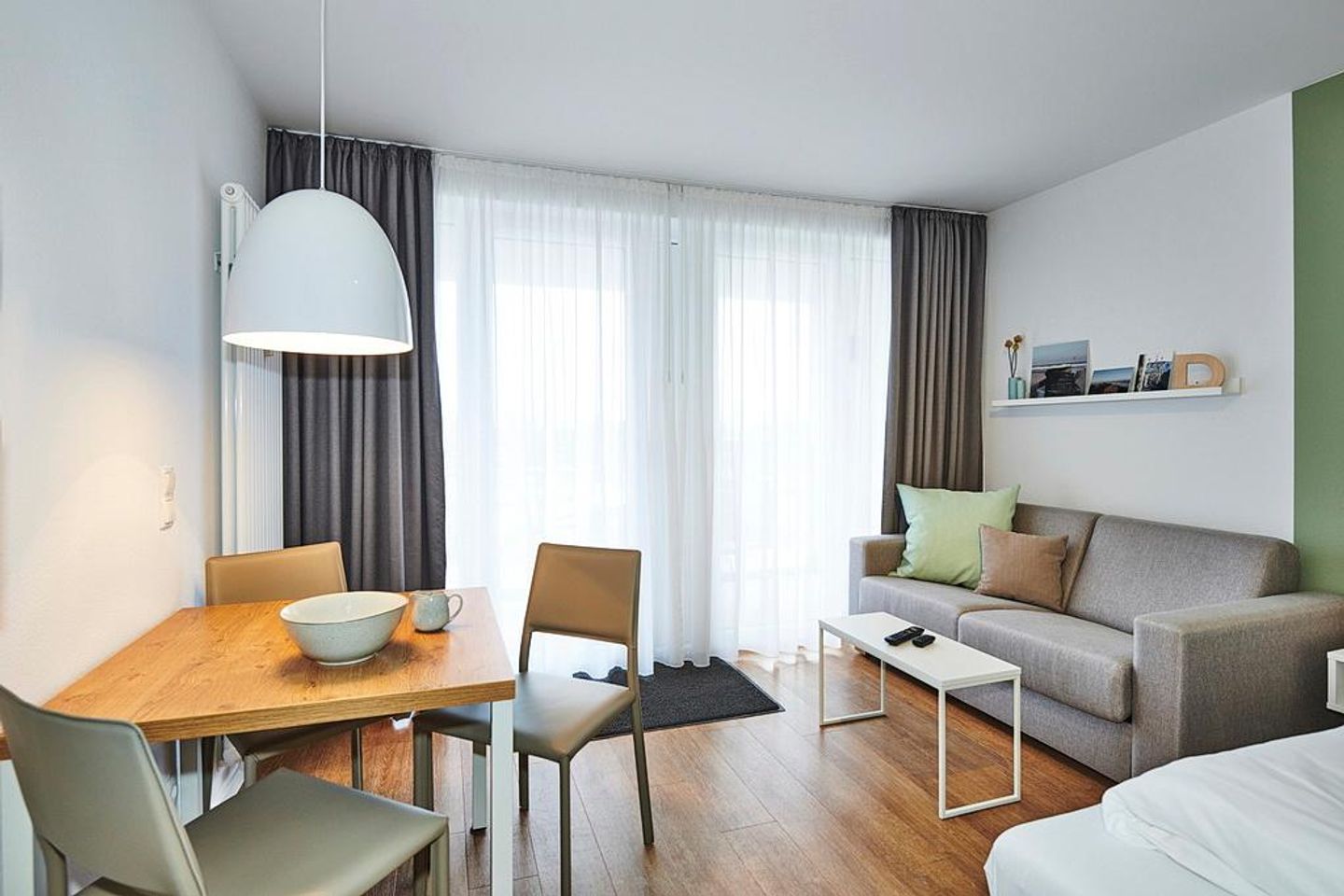 Deichhäuser Anna Küste Deichhäuser Anna Küste 3-32 Bensersiel - Wohn-Schlafbereich mit Esstisch