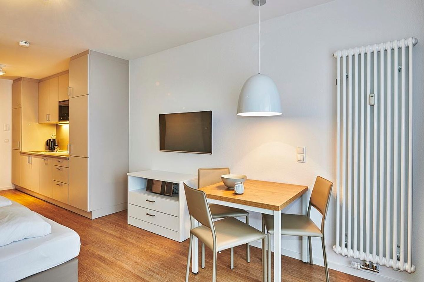 Deichhäuser Anna Küste Deichhäuser Anna Küste 3-32 Bensersiel - Wohn-Schlafbereich mit Esstisch