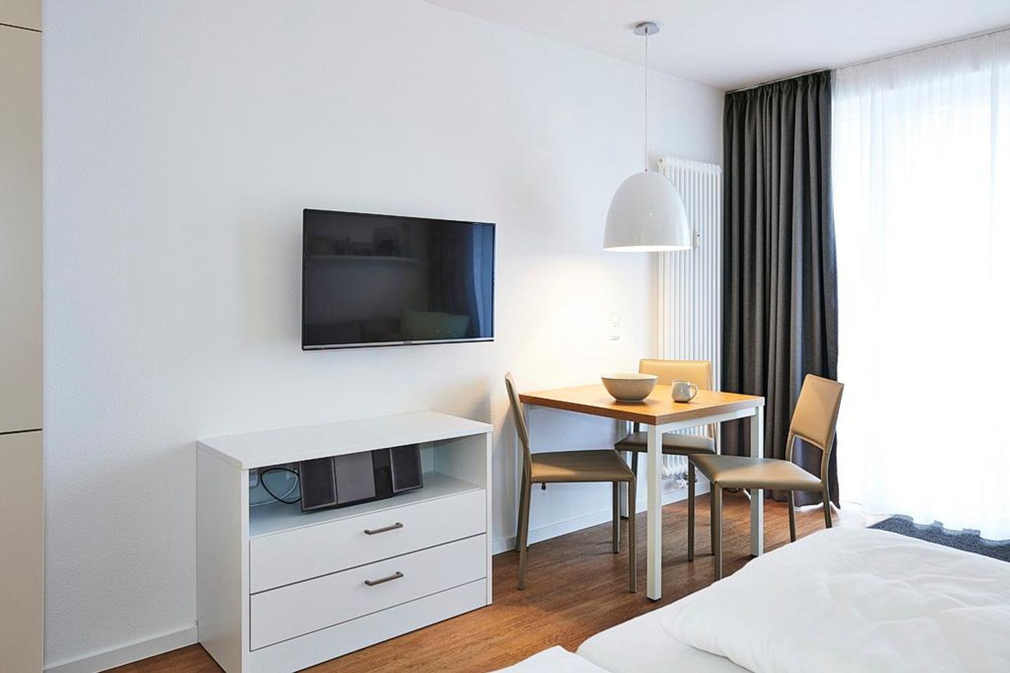 Deichhäuser Anna Küste Deichhäuser Anna Küste 3-32 Bensersiel - Wohn-Schlafbereich mit Media-Säule