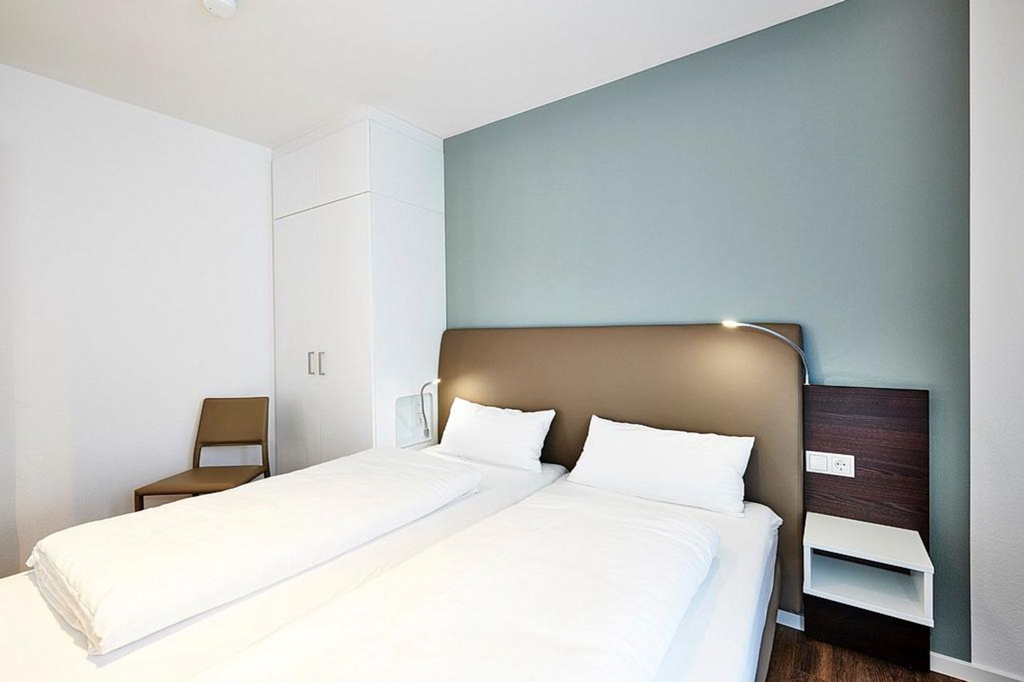 Deichhäuser Anna Küste Deichhäuser Anna Küste 3-33 Bensersiel - Schlafzimmer mit Doppelbett