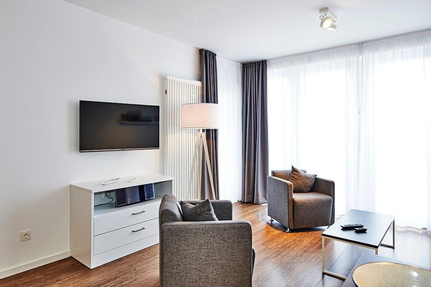 Deichhäuser Anna Küste Deichhäuser Anna Küste 3-34 Bensersiel - Wohnbereich mit Flatscreen-TV