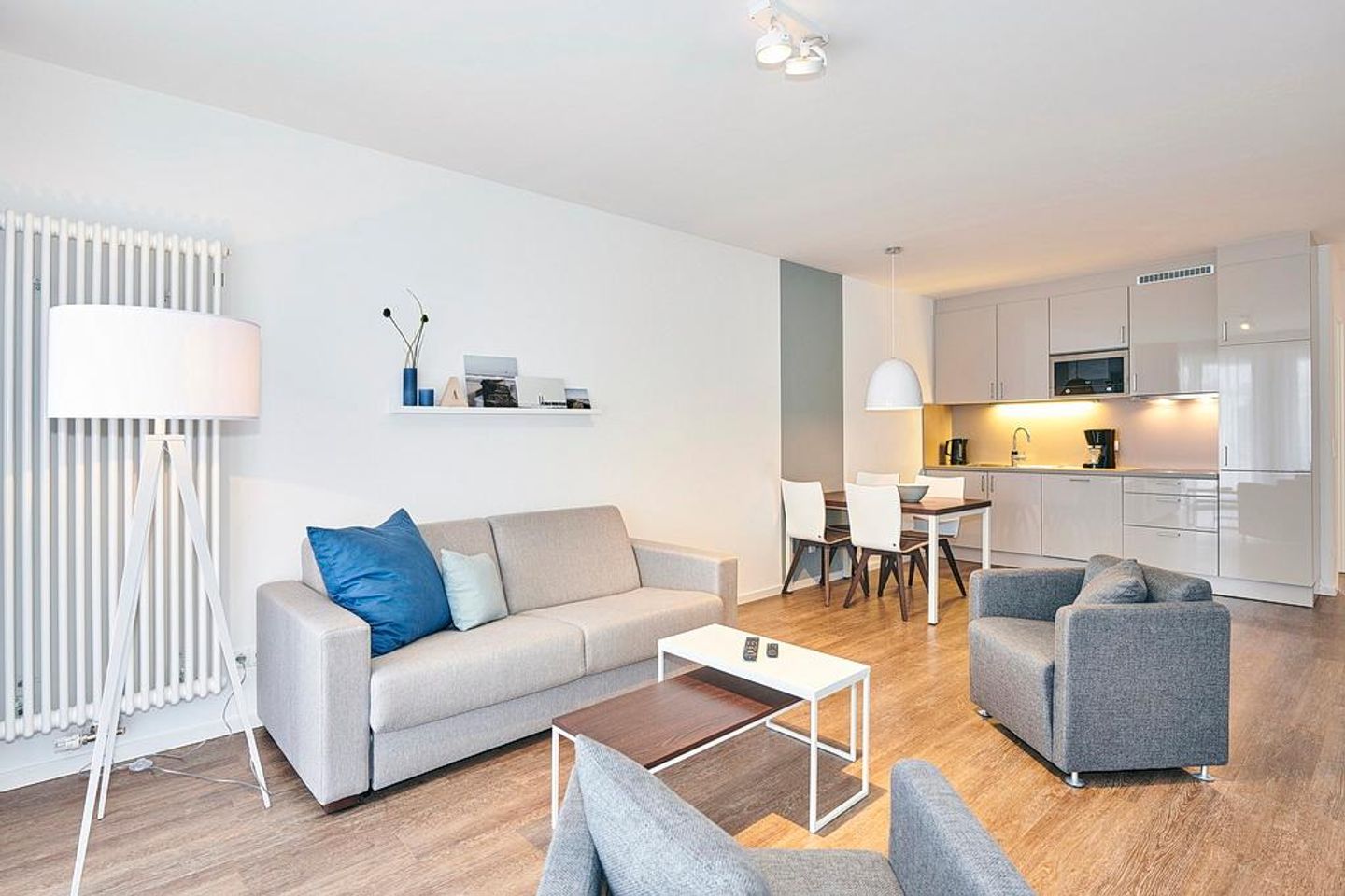 Deichhäuser Anna Küste Deichhäuser Anna Küste 4-10 Bensersiel - Wohn-Essbereich mit Küchenzeile