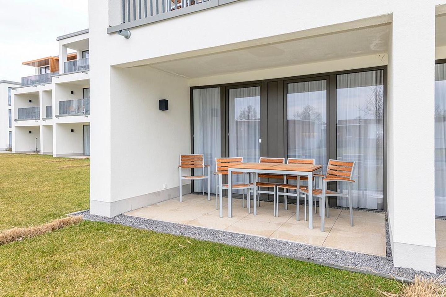 Deichhäuser Anna Küste Deichhäuser Anna Küste 4-10 Bensersiel - Überdachte Loggia mit Sitzgelegenheit