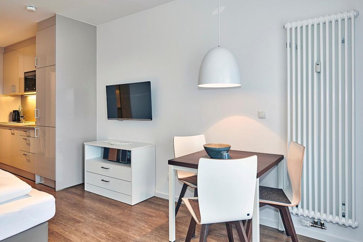 Deichhäuser Anna Küste Deichhäuser Anna Küste 4-12 Bensersiel - Essbereich mit Flatscreen-TV