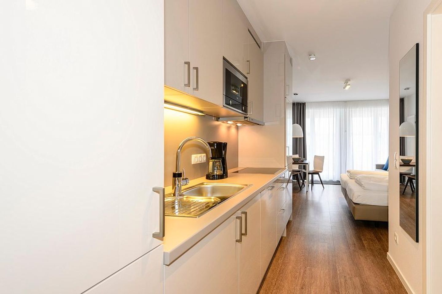 Deichhäuser Anna Küste Deichhäuser Anna Küste 4-12 Bensersiel - Küchenzeile mit Wohnbereich