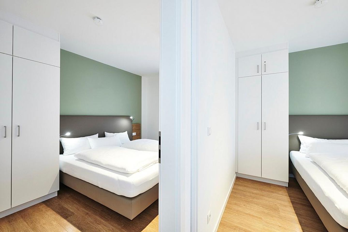 Deichhäuser Anna Küste Deichhäuser Anna Küste 4-23 Bensersiel - Flur mit Blick in die Schlafzimmer