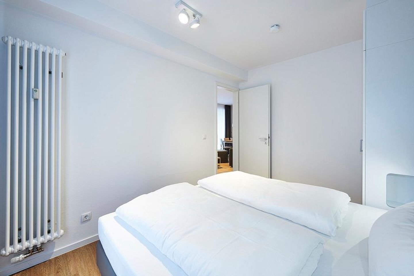 Deichhäuser Anna Küste Deichhäuser Anna Küste 4-23 Bensersiel - Schlafzimmer mit Doppelbett