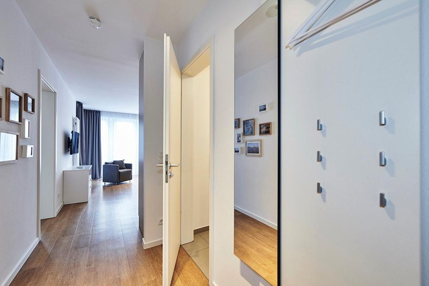 Deichhäuser Anna Küste Deichhäuser Anna Küste 4-24 Bensersiel - Flur mit Garderobe