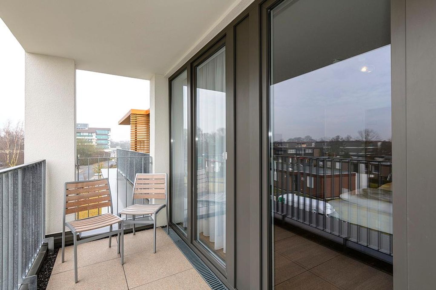 Deichhäuser Anna Küste Deichhäuser Anna Küste 4-31 Bensersiel - Überdachter Balkon mit Sitzgelegenheit