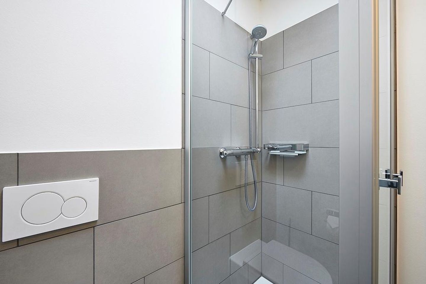 Deichhäuser Anna Küste Deichhäuser Anna Küste 4-33 Bensersiel - Badezimmer mit Dusche