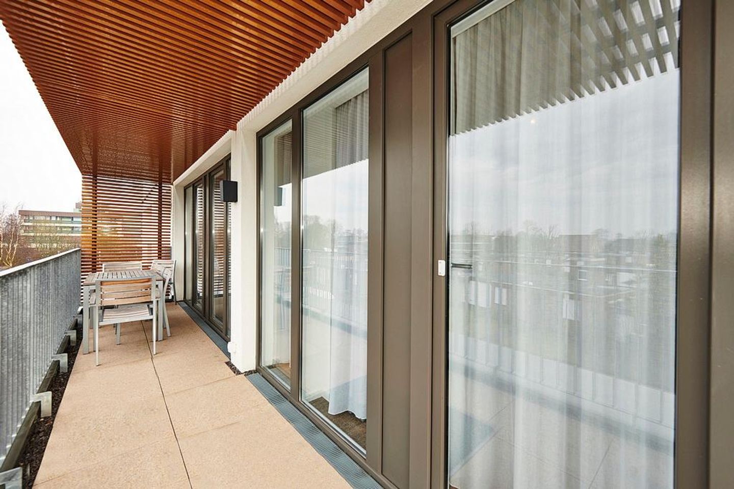 Deichhäuser Anna Küste Deichhäuser Anna Küste 4-33 Bensersiel - Überdachter Balkon mit Sitzgelegenheit