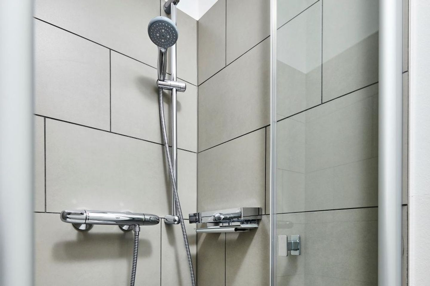 Deichhäuser Anna Küste Deichhäuser Anna Küste 4-21 Bensersiel - Badezimmer mit Dusche