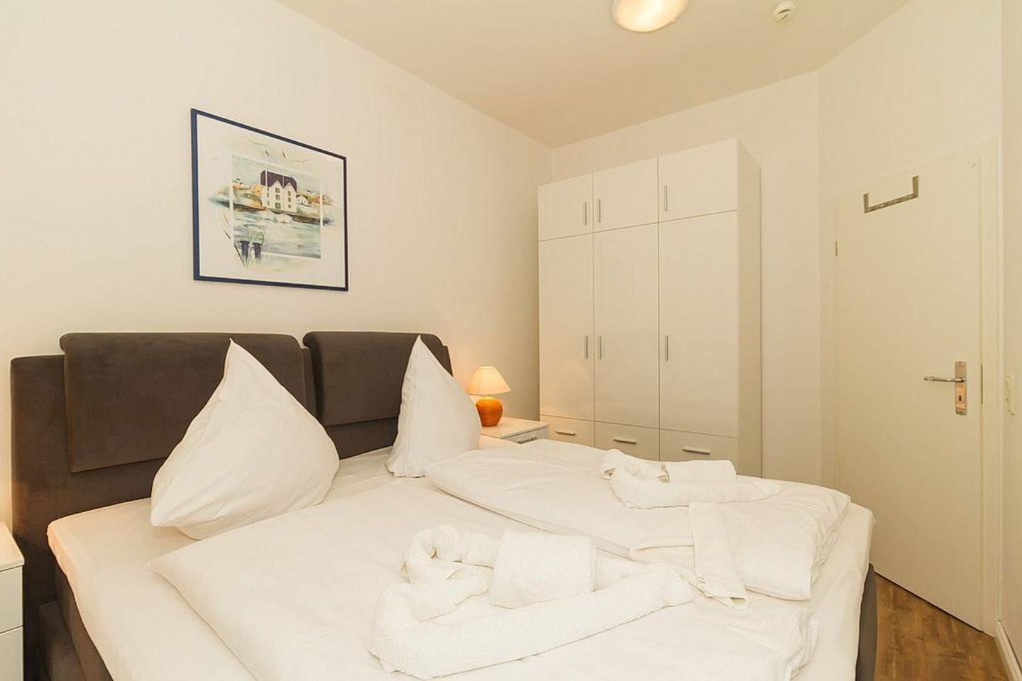 Meeresblick Meeresblick 008 Kühlungsborn - Schlafzimmer mit Doppelbett und Kleiderschrank