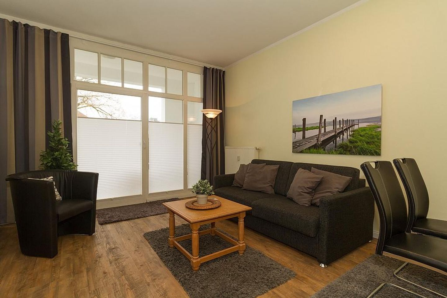 Meeresblick Meeresblick 009 Kühlungsborn - Wohn-Essbereich mit Couch