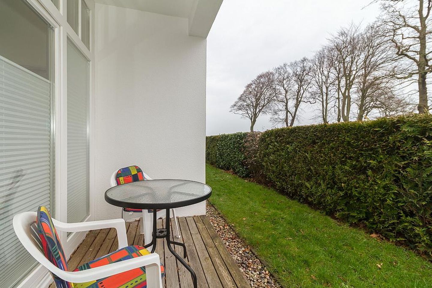 Meeresblick Meeresblick 009 Kühlungsborn - Terrasse mit Gartenmöbeln und Grünfläche