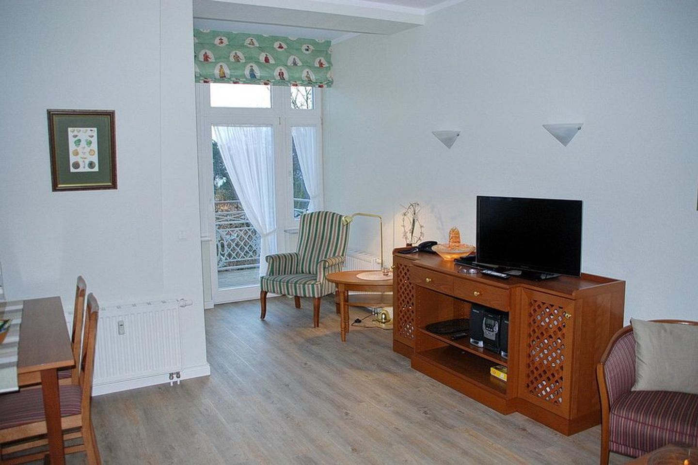 Villa Aegir Villa Aegir 123 Usedom - Wohn-Essbereich mit Couch und Flatscreen-TV