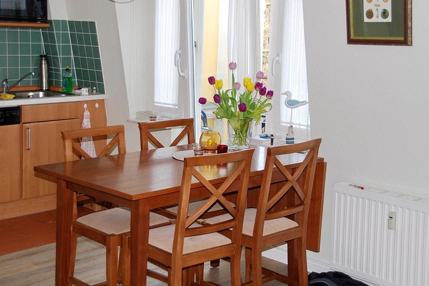 Villa Aegir Villa Aegir 123 Usedom - Küchenzeile mit Esstisch und Sitzgelegenheit