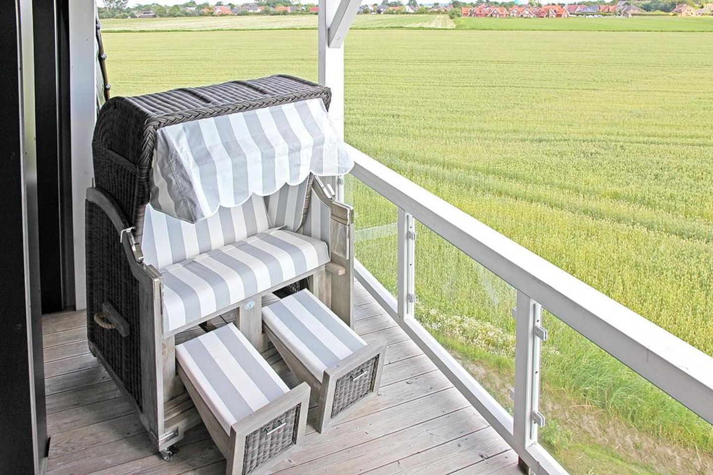 Resort Deichgraf Resort Deichgraf 31-15 Wremen - Balkon mit Strandkorb