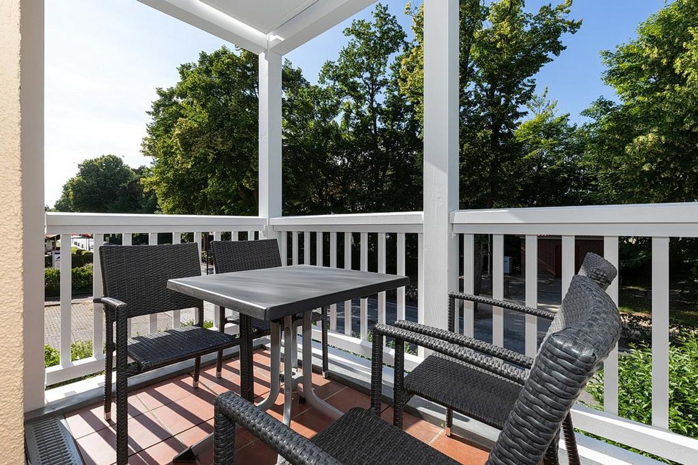 Dünenschloss Dünenschloss 2-12 Kühlungsborn - Balkon mit Gartenmöbeln