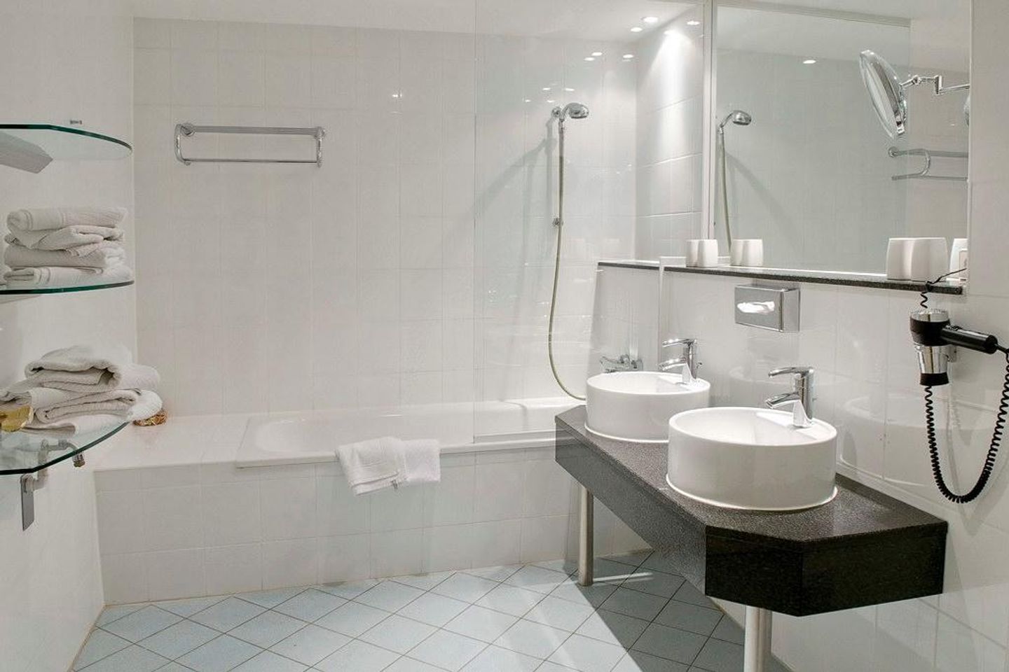 Strand-Park Strand-Park V01 Usedom - Badezimmer mit Duschwanne