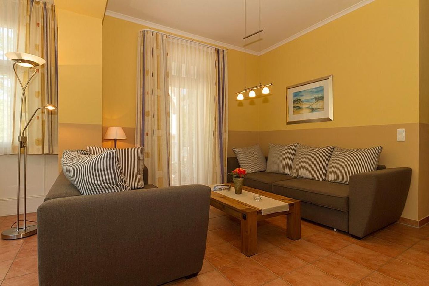 Dünenschloss Dünenschloss 1-16 Kühlungsborn - Wohn-Essbereich mit Couch