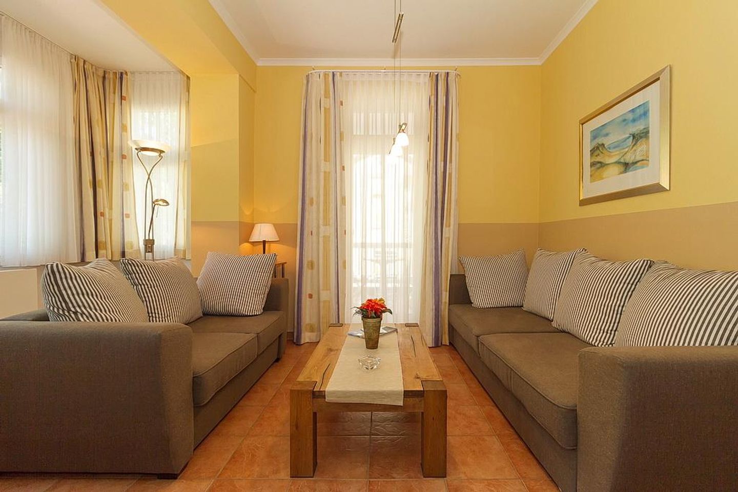 Dünenschloss Dünenschloss 1-16 Kühlungsborn - Wohn-Essbereich mit Couch