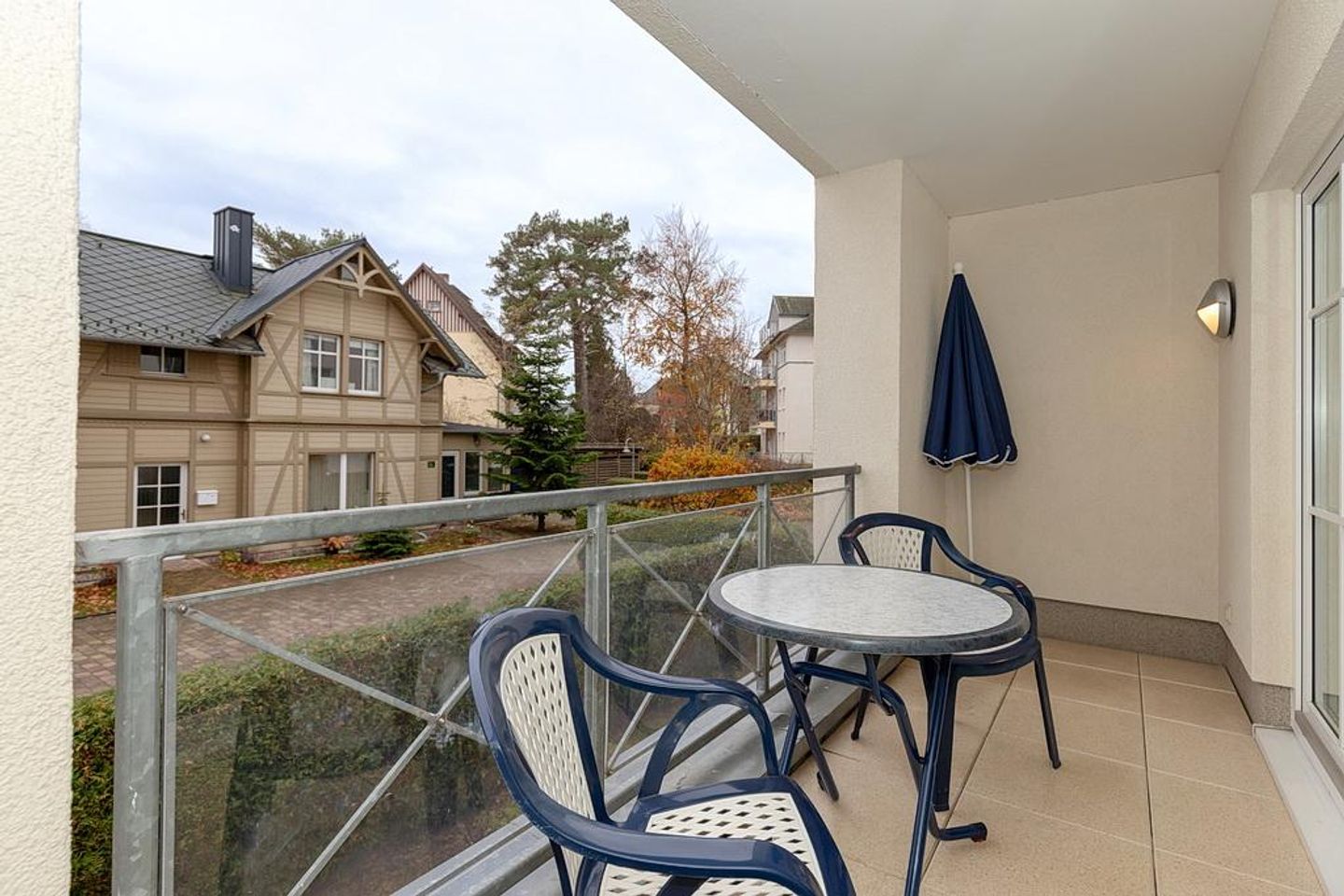 Inselstrand Inselstrand 119 Usedom - Überdachter Balkon mit Sitzgelegenheit