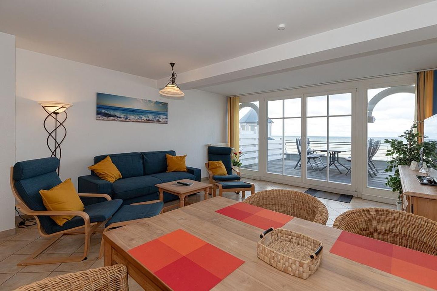 Meeresblick Meeresblick 225 Kühlungsborn - Wohn-Essbereich mit Couch