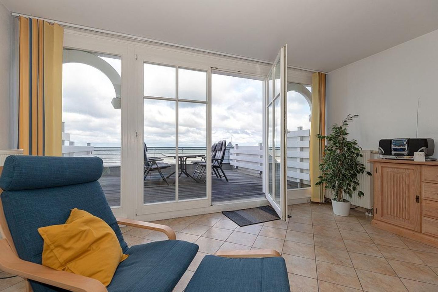 Meeresblick Meeresblick 225 Kühlungsborn - Wohn-Essbereich mit Couch