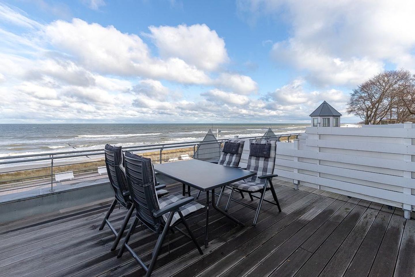 Meeresblick Meeresblick 225 Kühlungsborn - Balkon mit Gartenmöbeln