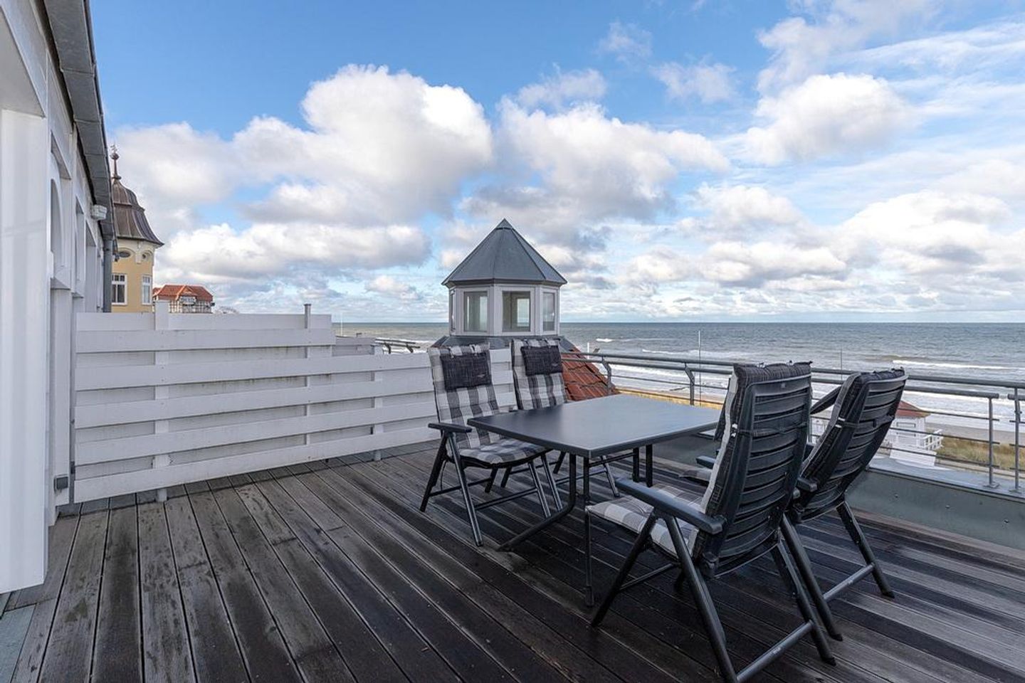 Meeresblick Meeresblick 225 Kühlungsborn - Balkon mit Gartenmöbeln