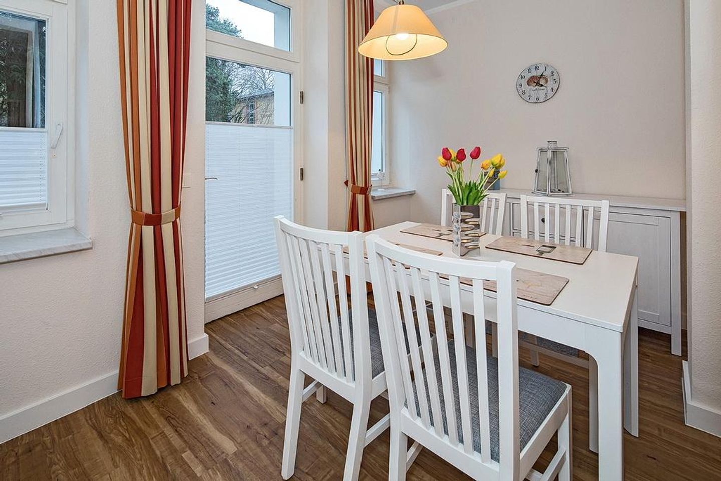 Villa Aegir Villa Aegir 001 Usedom - Wohn-Essbereich mit Esstisch und Sitzgelegenheit