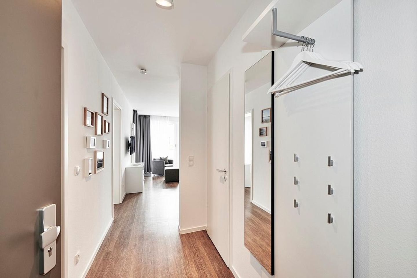 Deichhäuser Anna Küste Deichhäuser Anna Küste 4-14 Bensersiel - Flur mit Garderobe