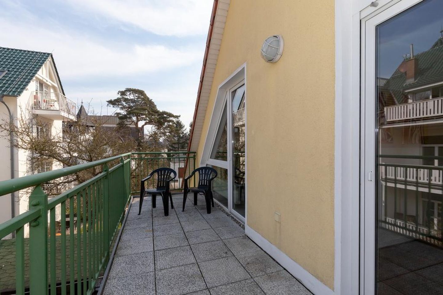 Ostseeallee 32b Ostseeallee 32b 2-2 Kühlungsborn - Balkon mit Gartenmöbeln