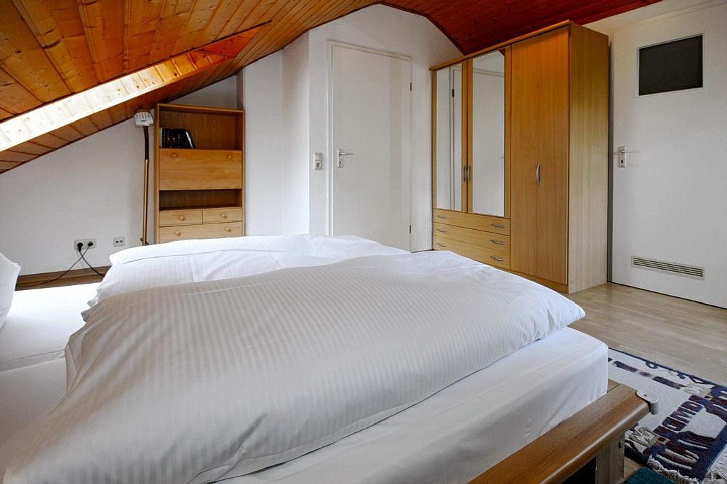 Urlauberdorf Urlauberdorf 25a  Boltenhagen - Schlafzimmer mit Doppelbett und Kleiderschrank