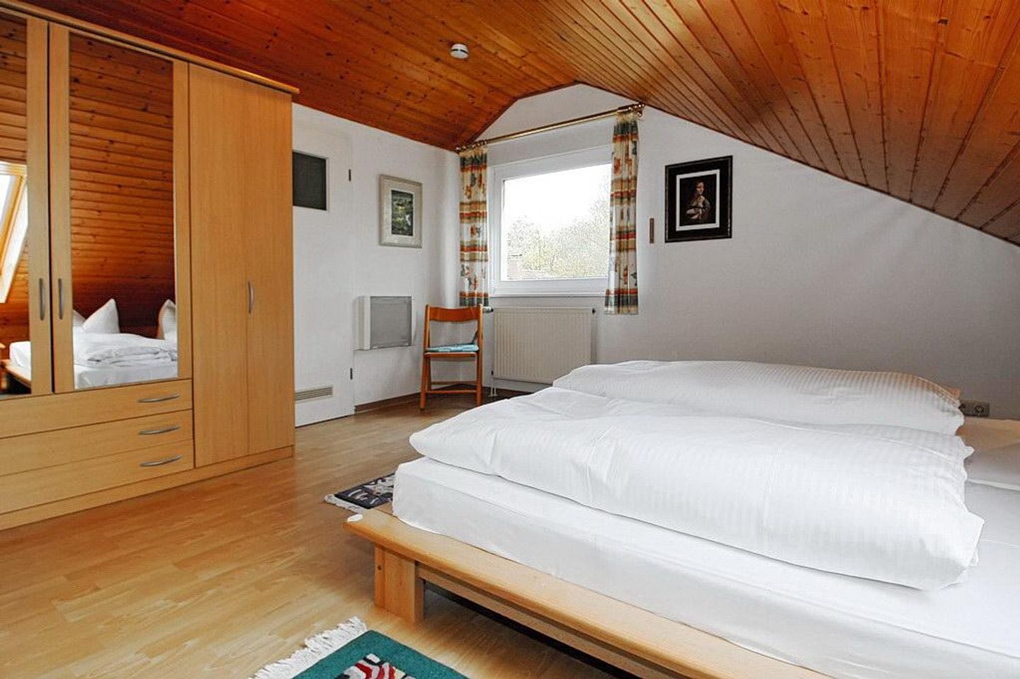 Urlauberdorf Urlauberdorf 25a  Boltenhagen - Schlafzimmer mit Doppelbett und Kleiderschrank