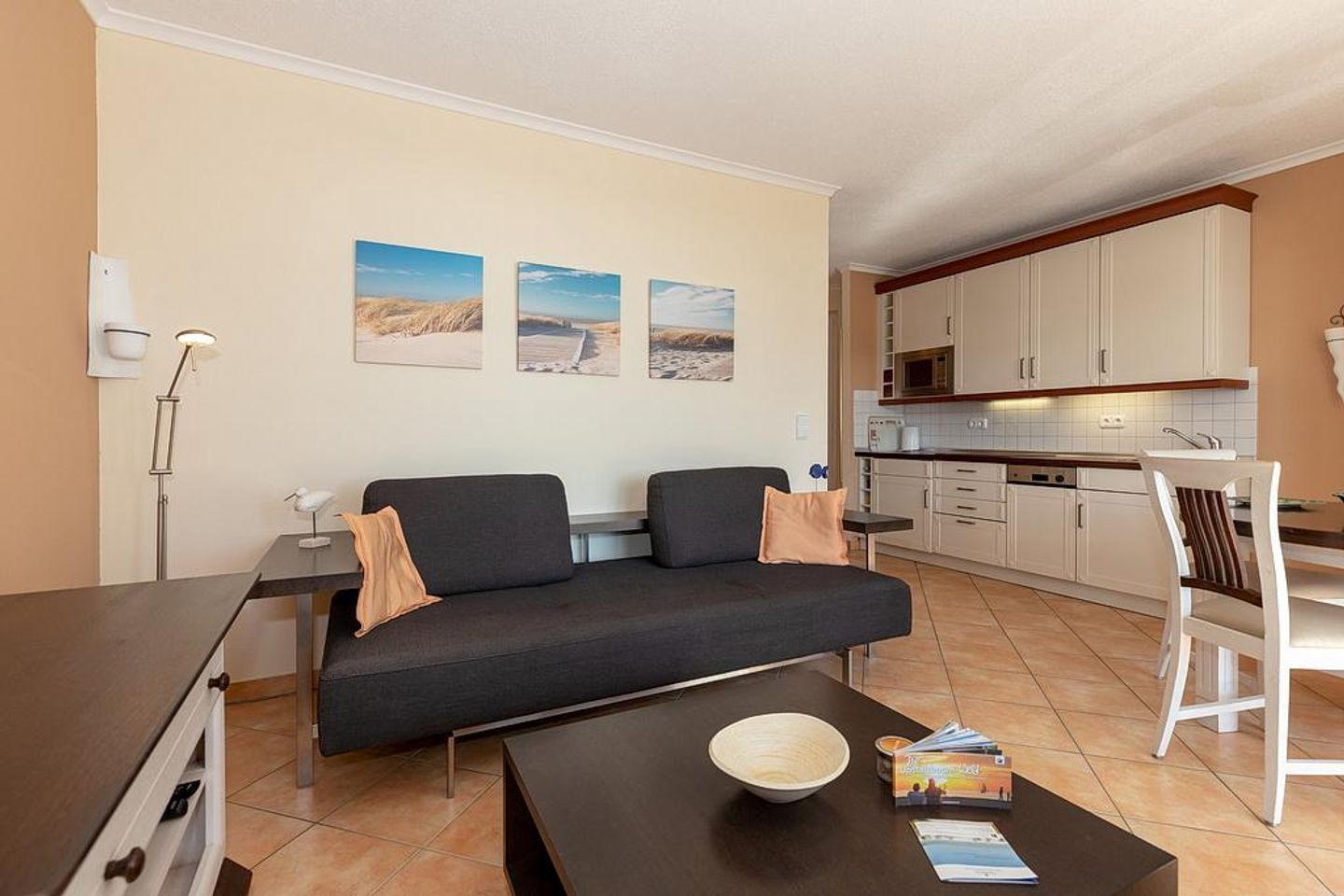 Apartmenthaus Atlantik Apartmenthaus Atlantik 116 Kühlungsborn - Wohn-Essbereich mit Couch