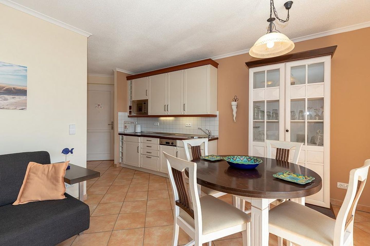 Apartmenthaus Atlantik Apartmenthaus Atlantik 116 Kühlungsborn - Küchenzeile mit Esstisch und Sitzgelegenheit