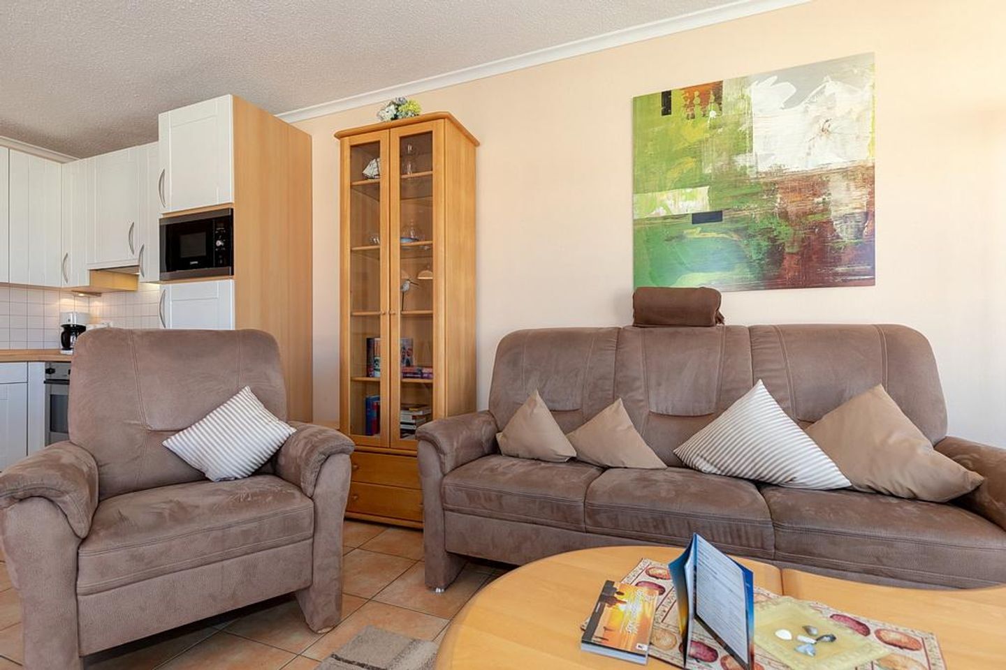 Apartmenthaus Atlantik Apartmenthaus Atlantik 302 Kühlungsborn - Wohn-Essbereich mit Couch