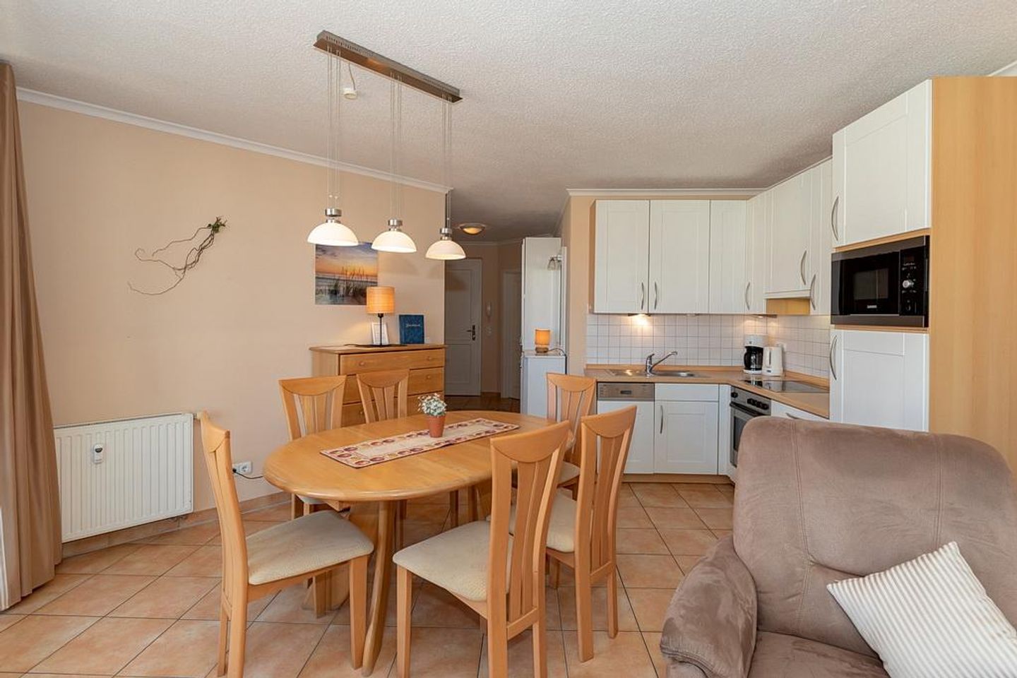 Apartmenthaus Atlantik Apartmenthaus Atlantik 302 Kühlungsborn - Küchenzeile mit Esstisch und Sitzgelegenheit