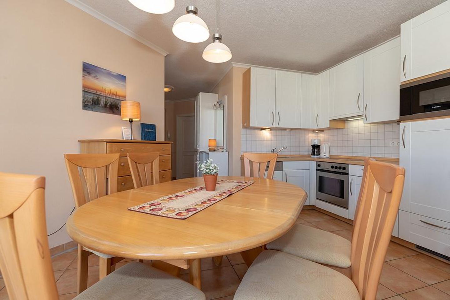 Apartmenthaus Atlantik Apartmenthaus Atlantik 302 Kühlungsborn - Küchenzeile mit Esstisch und Sitzgelegenheit