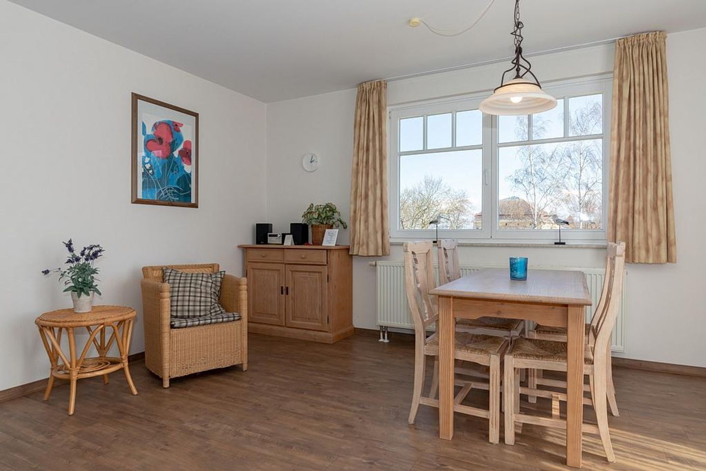 Meeresblick Meeresblick 306 Kühlungsborn - Wohn-Essbereich mit Esstisch und Sitzgelegenheit