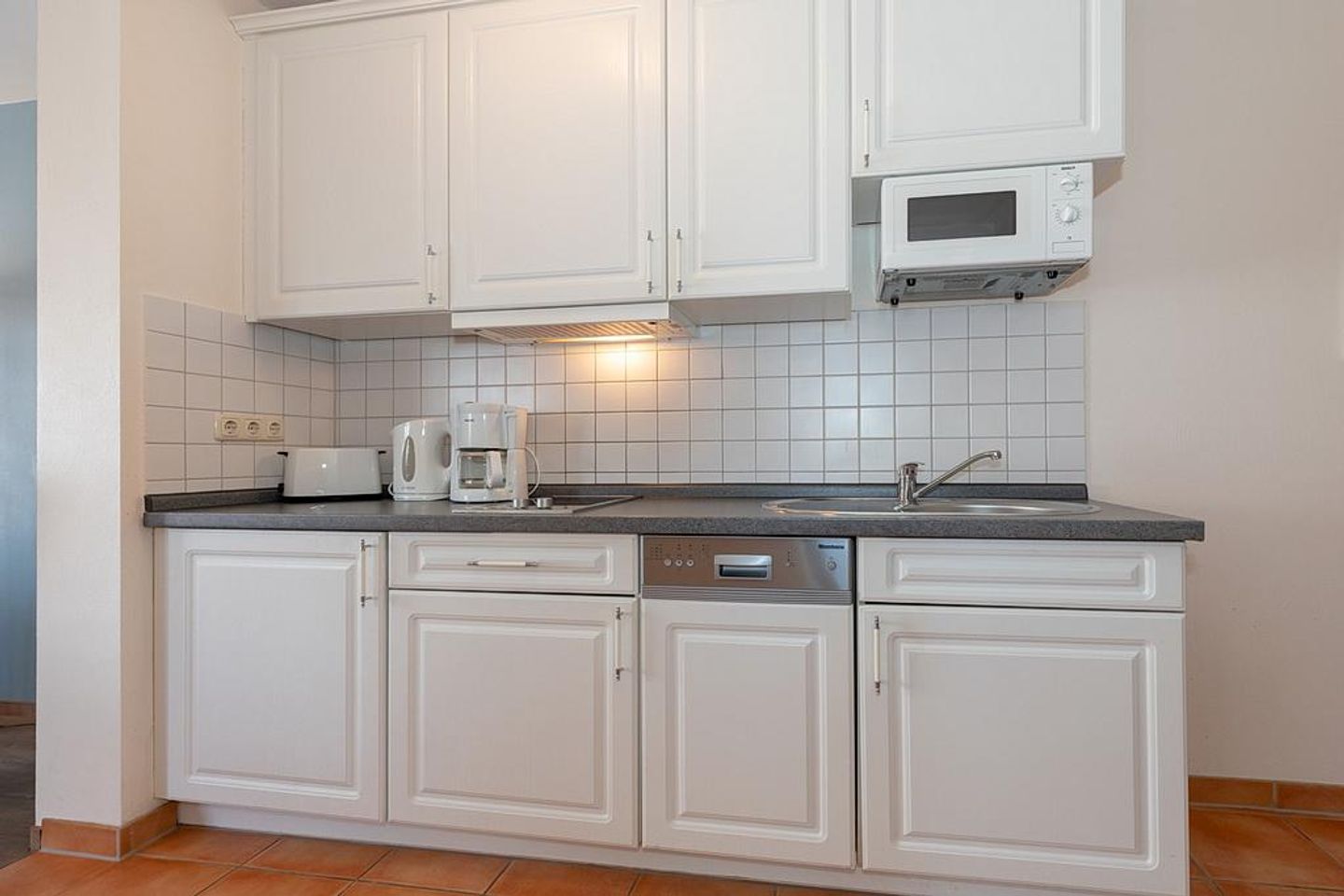 Meeresblick Meeresblick 306 Kühlungsborn - Küchenzeile mit Mikrowelle