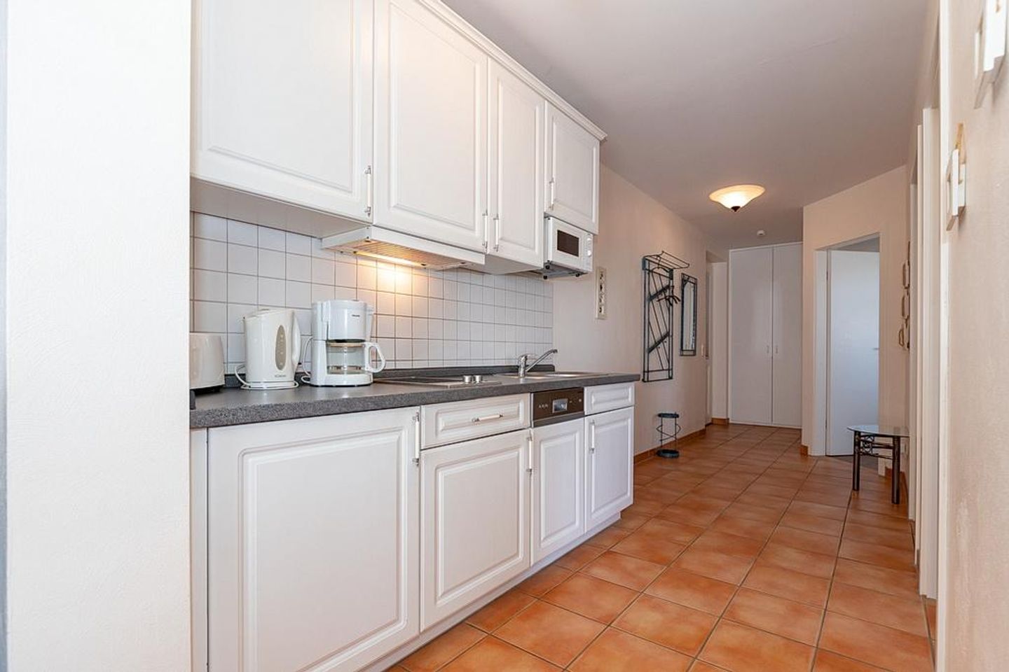 Meeresblick Meeresblick 306 Kühlungsborn - Küchenzeile mit Mikrowelle