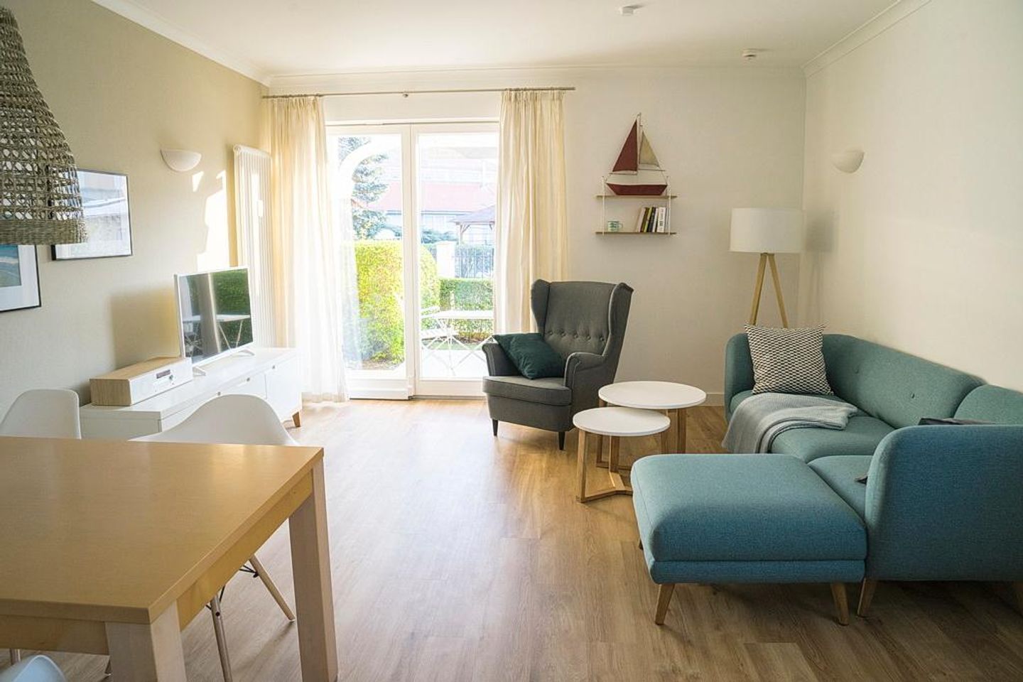 Apartment-Residenz Ostseestrand Apartment-Residenz Ostseestrand 11 Kühlungsborn - Wohn-Essbereich mit Couch