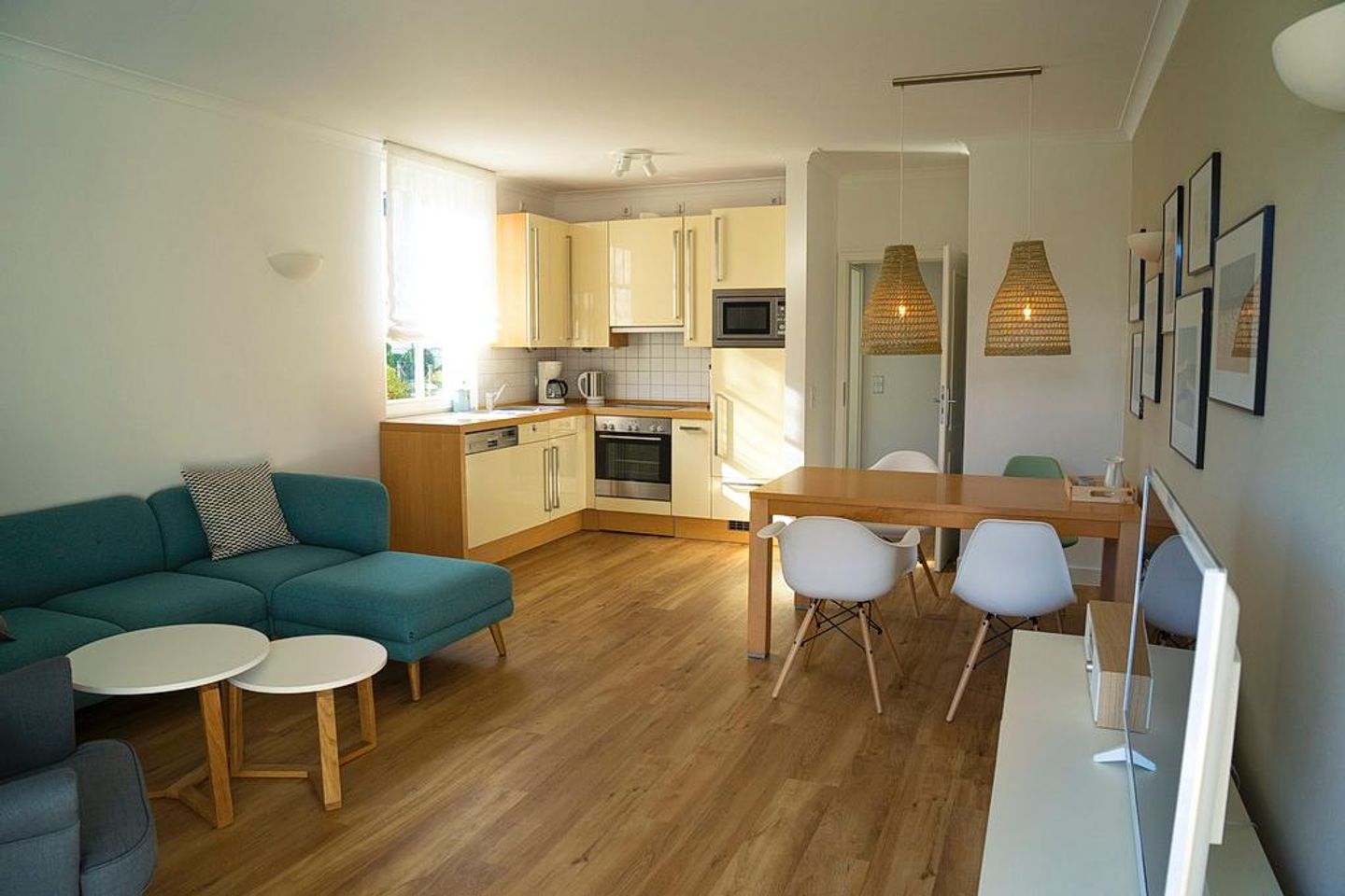 Apartment-Residenz Ostseestrand Apartment-Residenz Ostseestrand 11 Kühlungsborn - Wohn-Essbereich mit Couch